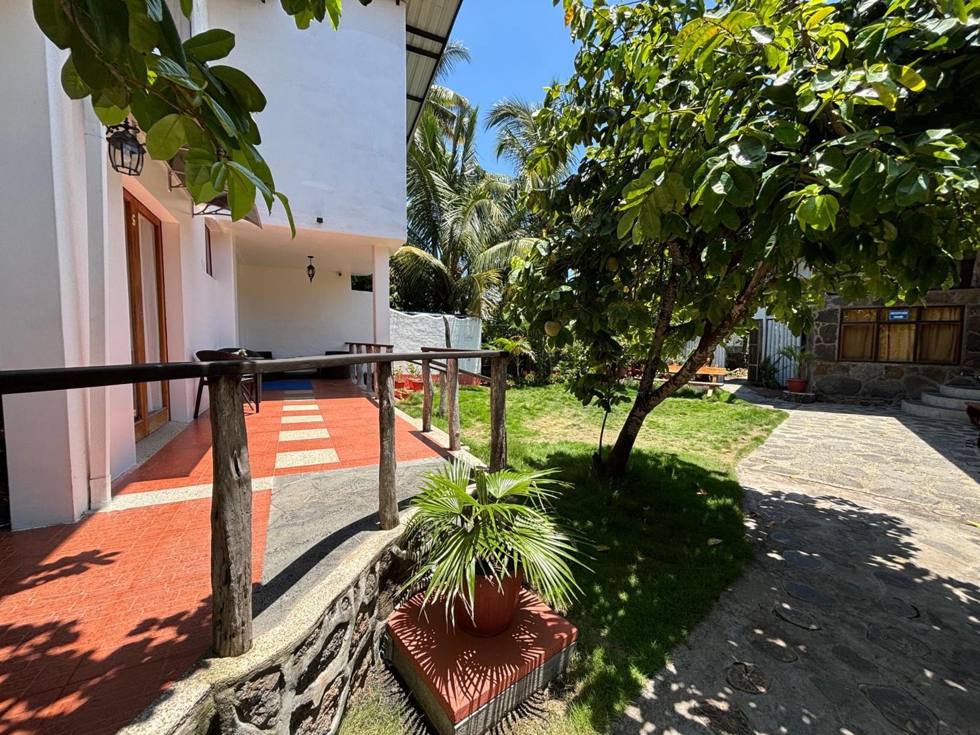 Lava House Hostal Puerto Ayora  Zewnętrze zdjęcie