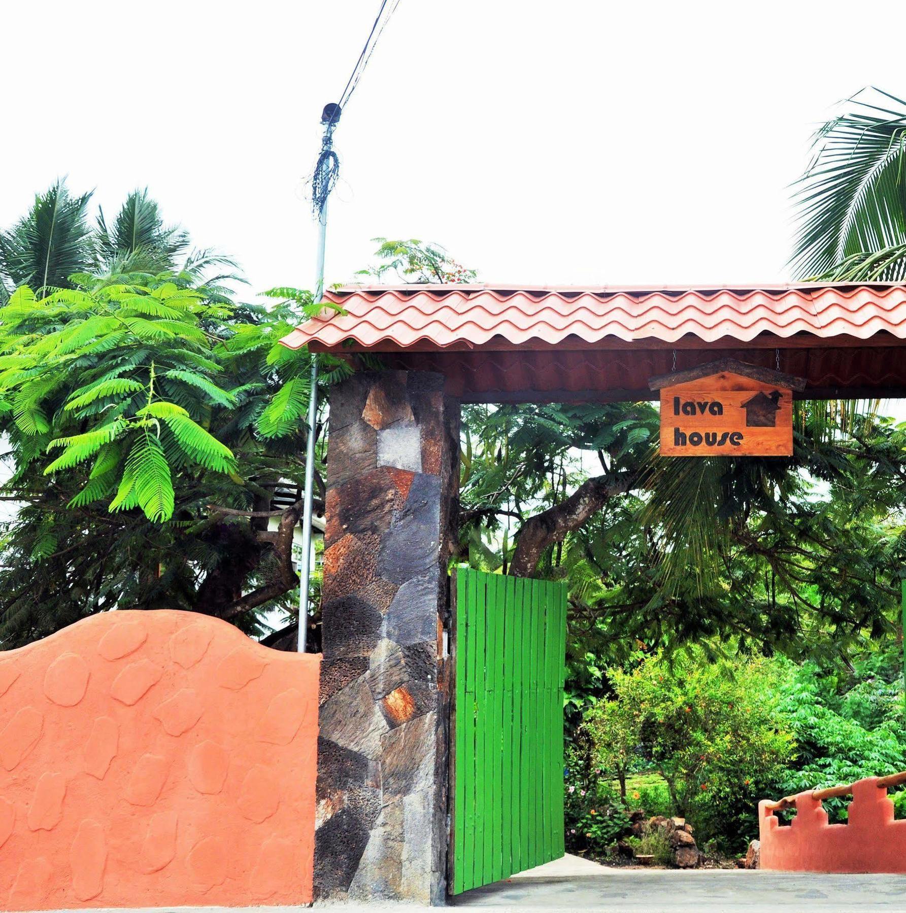 Lava House Hostal Puerto Ayora  Zewnętrze zdjęcie